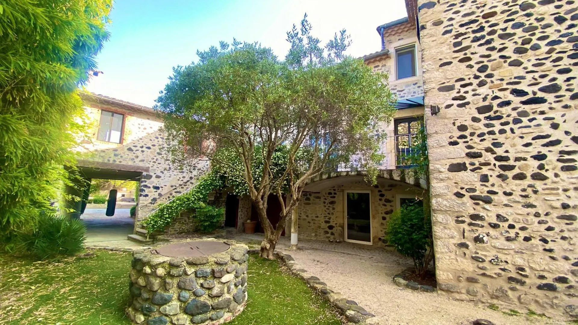 Belle Maison De Pierre Pour 10P, 4Ch, Piscine Privative, Grand Jardin Clos Alba-la-Romaine