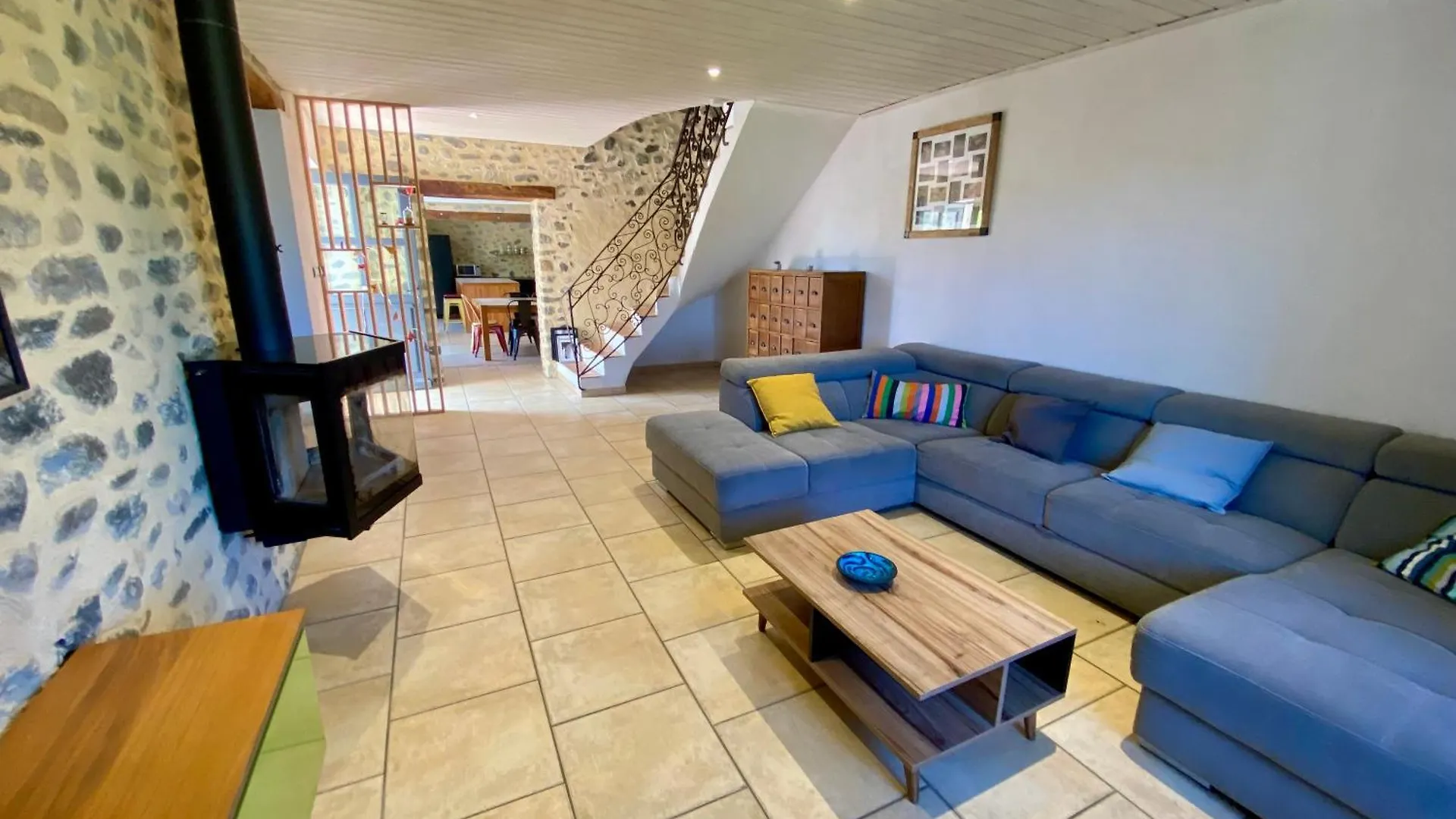 Дом отдыха Belle Maison De Pierre Pour 10P, 4Ch, Piscine Privative, Grand Jardin Clos Alba-la-Romaine